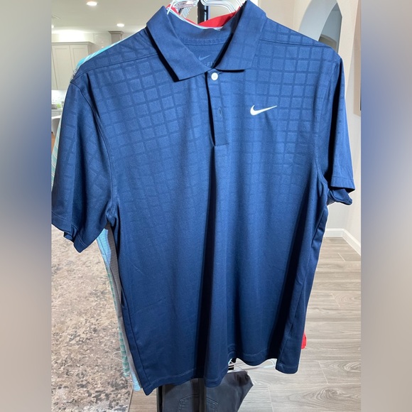 Nike Golf Polo Shirts - Picture 5 of 14
